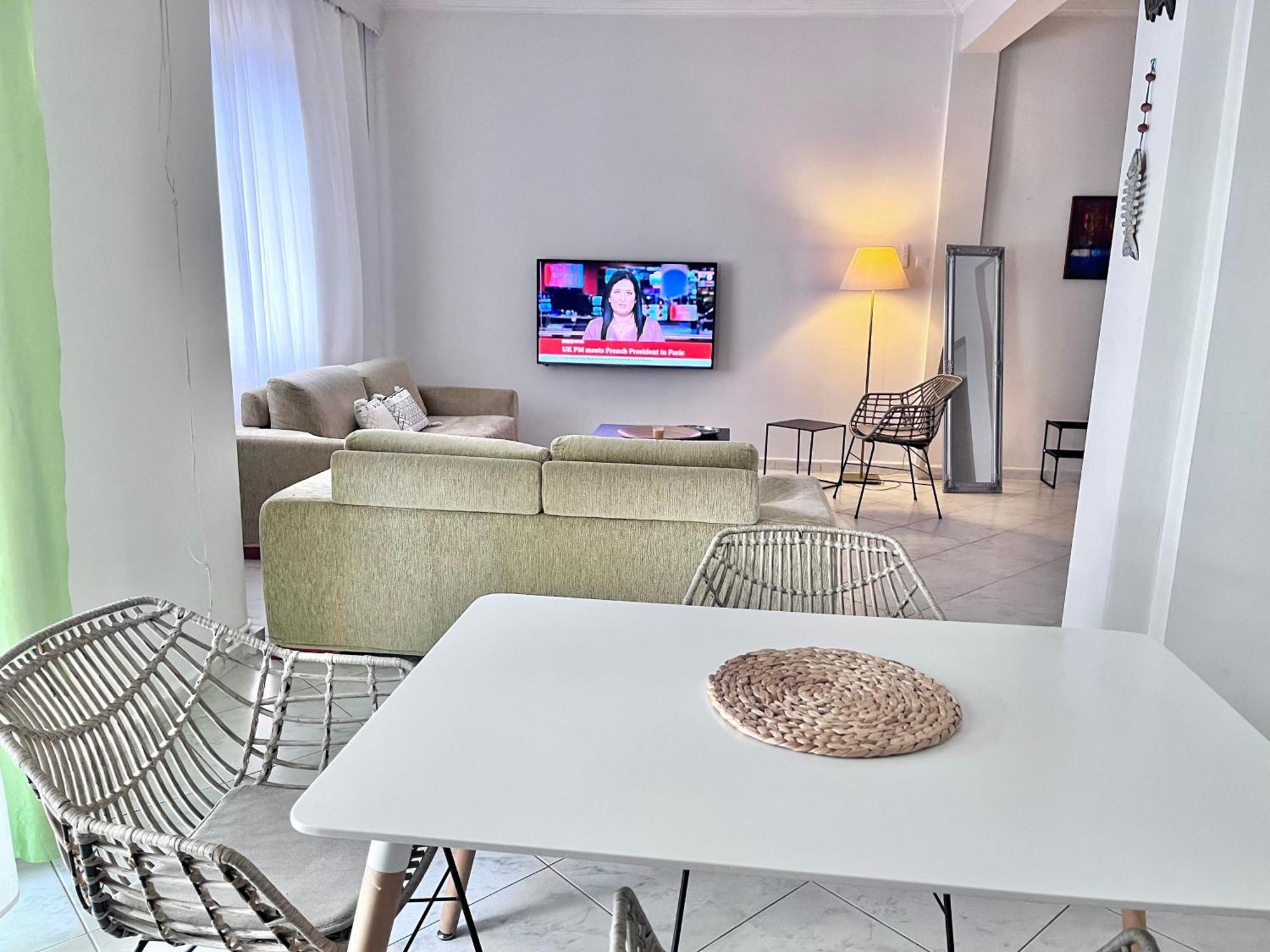 Central 7 - Stylish Apartment Komotiní Extérieur photo